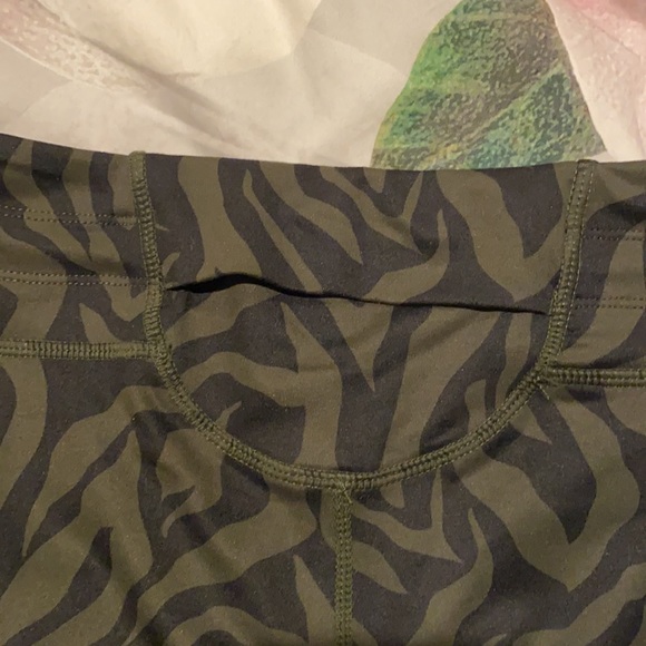 Zella Live In Cropped Leggings - Picture 4 of 5